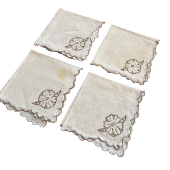 Vintage linen cocktail napkins set of 4 machine embroidery & cut work FLAW - Picture 3 of 7
